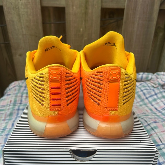 Nike Kobe X Elite Rivalry / Chester  
Size 11 - Picture 4 of 9